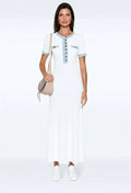 Effortlessly Elegant Dress with a Timeless Design
