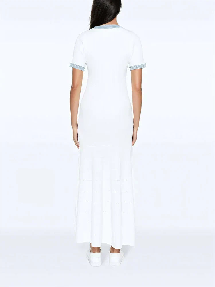 Effortlessly Elegant Dress with a Timeless Design