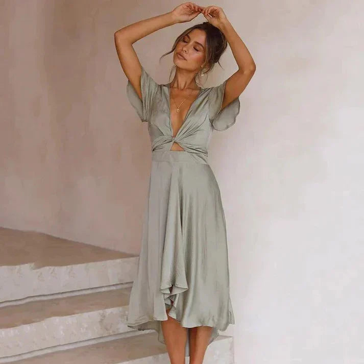 Beautifully Finished Dress in a Timeless Design