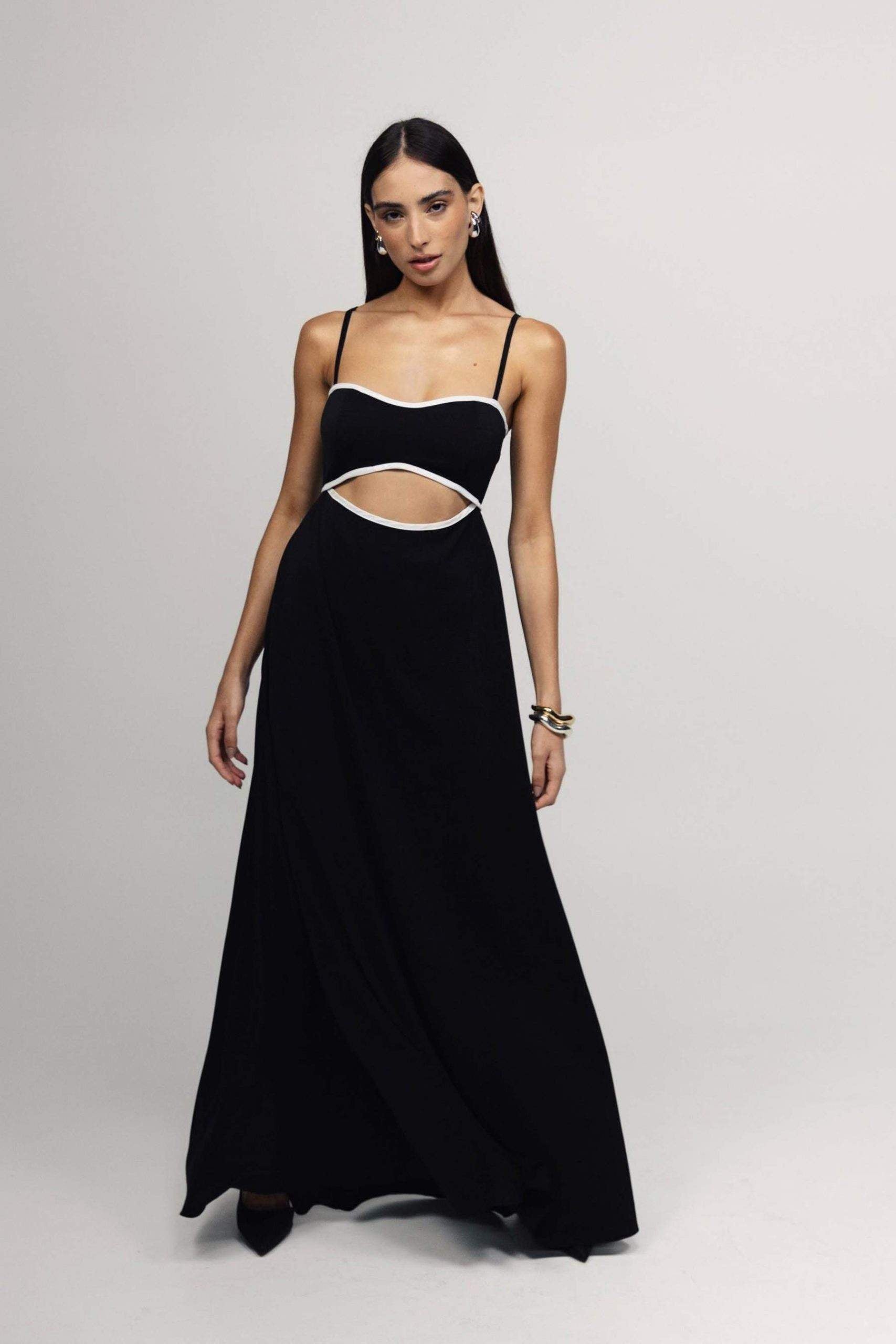 Beautifully Finished Dress in a Timeless Design