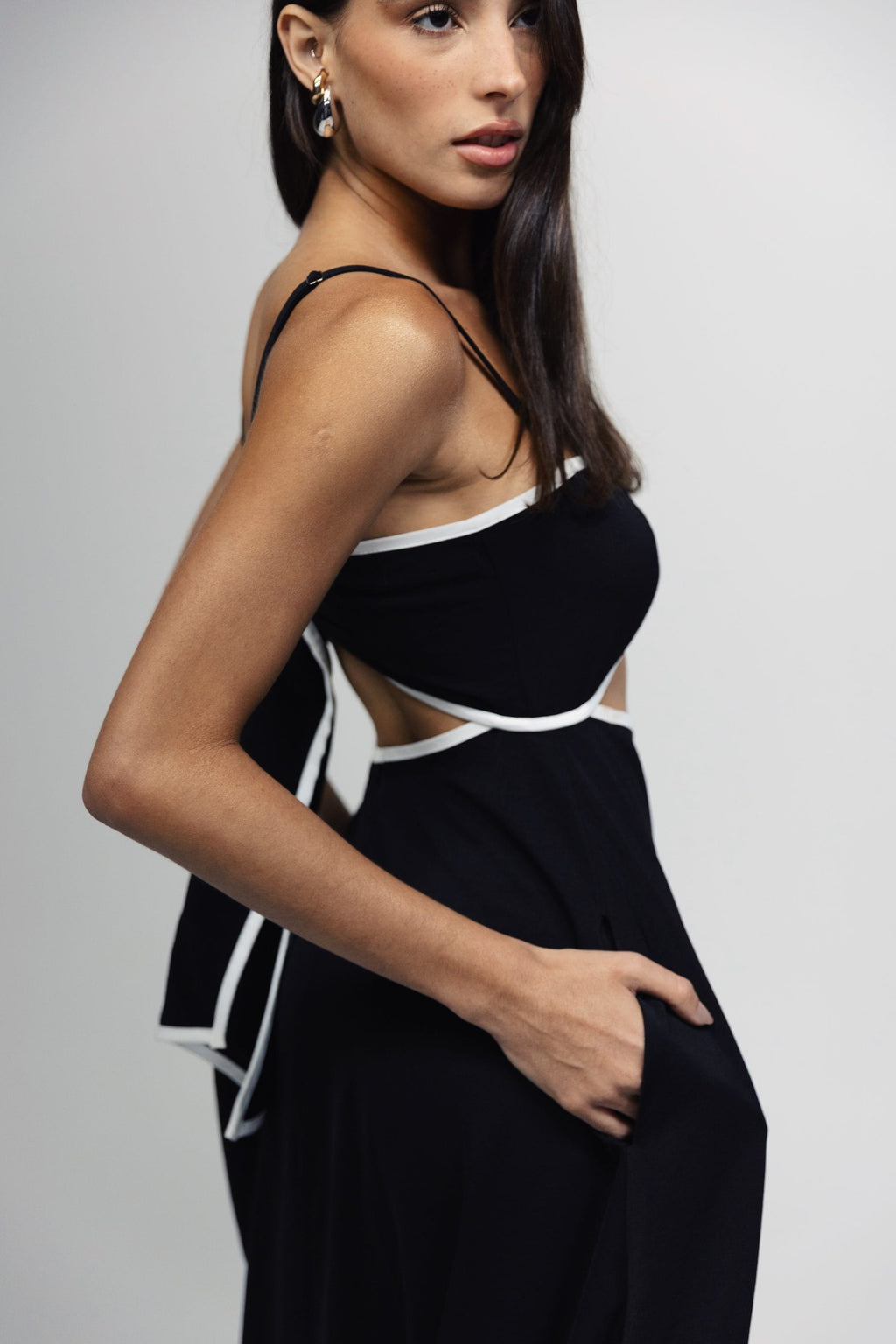 Beautifully Finished Dress in a Timeless Design