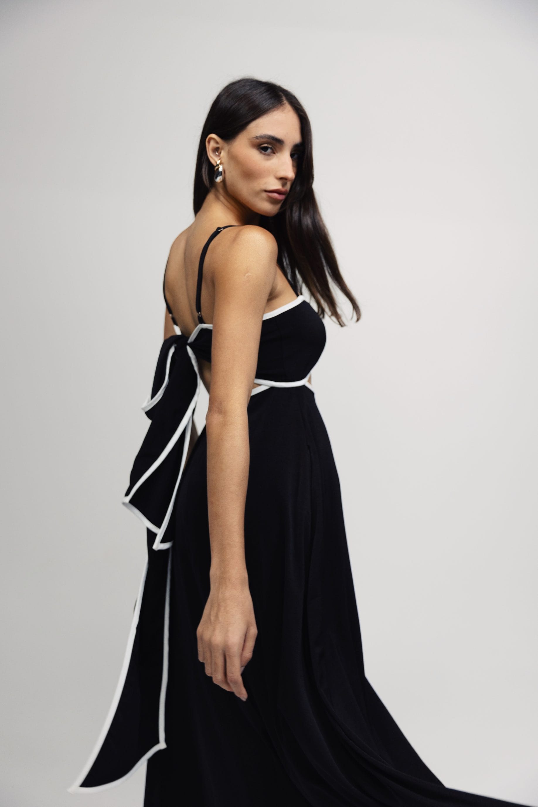 Beautifully Finished Dress in a Timeless Design