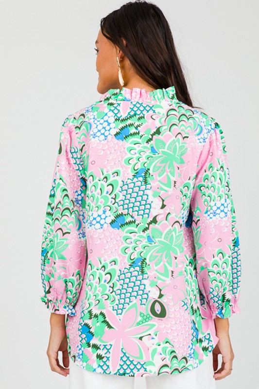 Classic Vintage Blouse with a Flattering Fit