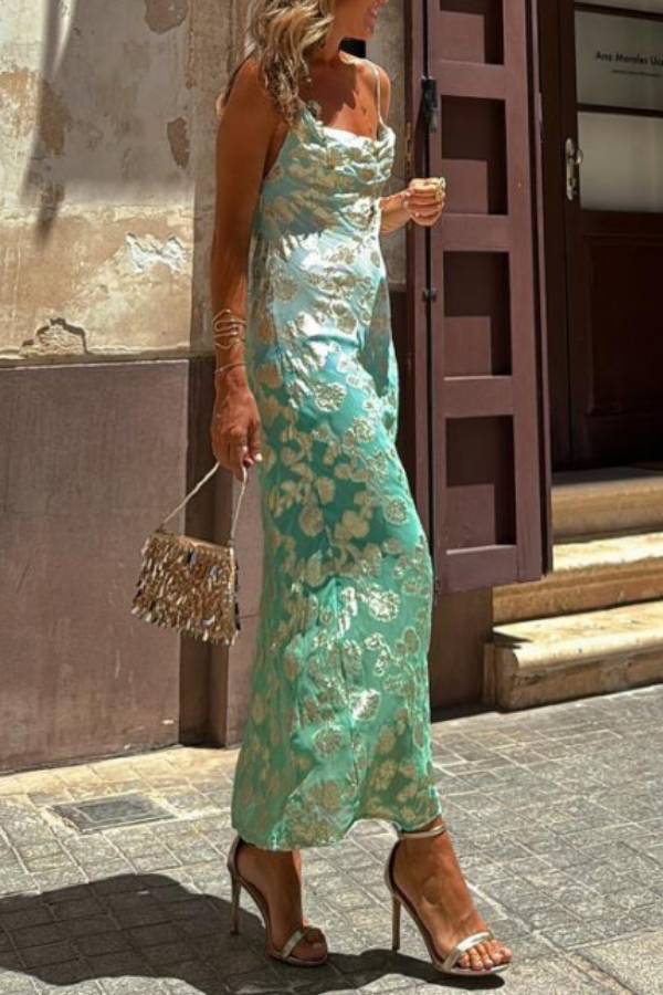 Beautifully Finished Dress in a Timeless Design