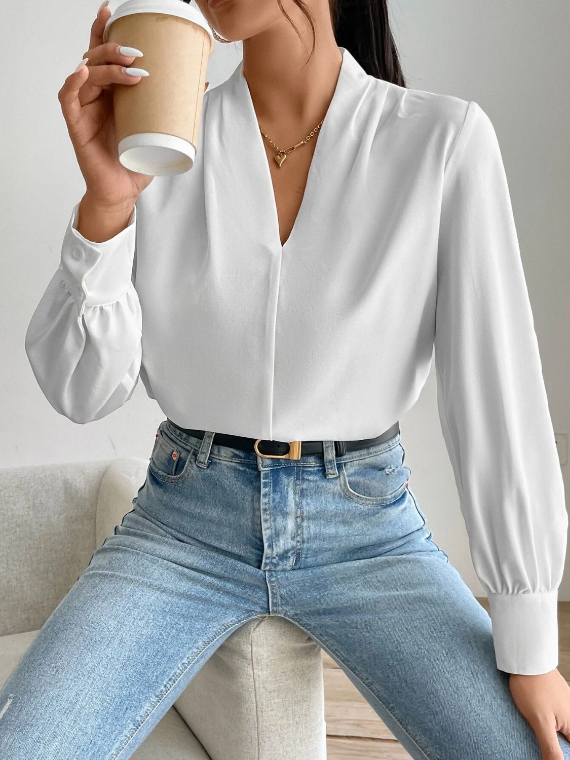 Effortlessly Elegant Shirt with a Timeless Design