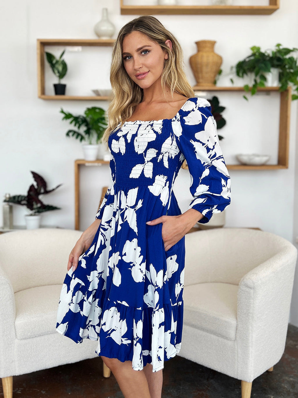 Effortlessly Elegant Dress with a Timeless Design