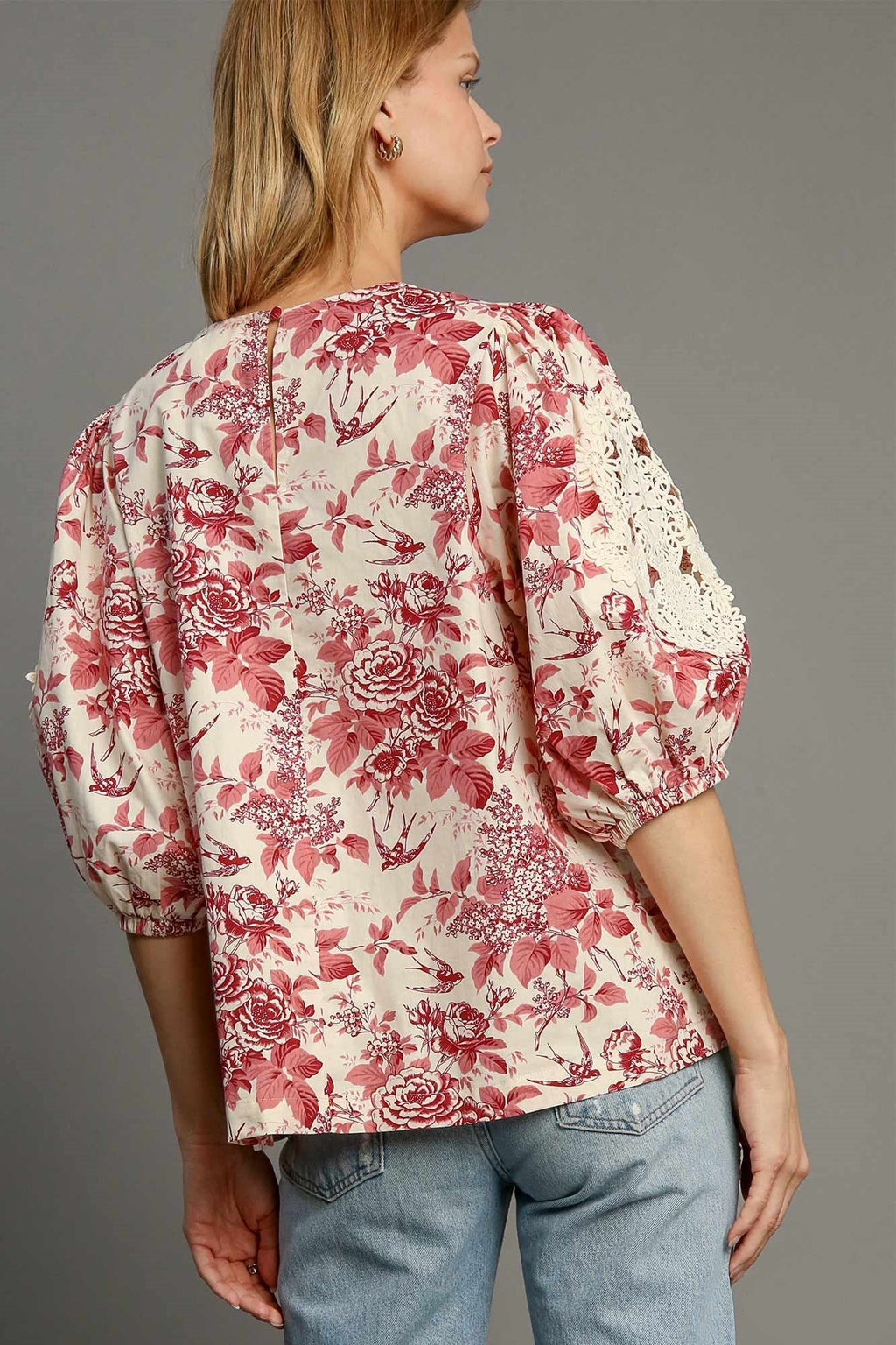 Well Tailored Blouse with a Graceful Silhouette