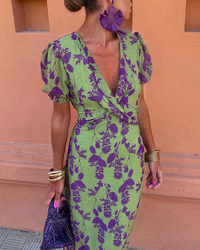 Effortlessly Elegant Dress with a Timeless Design