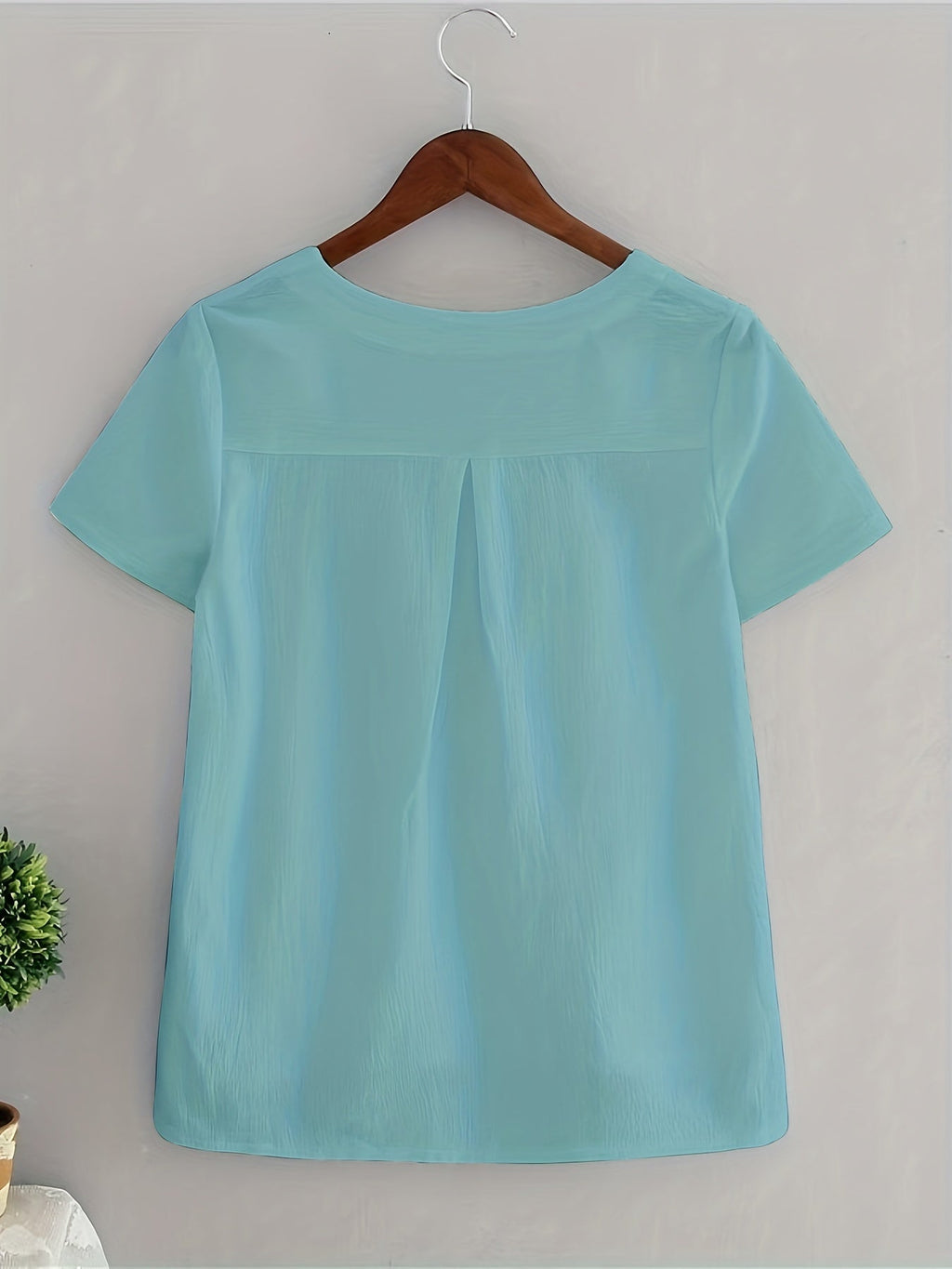 Beautifully Crafted Blouse in a Classic Style