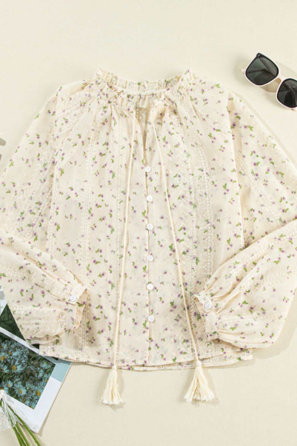 Effortlessly Elegant Blouse with a Timeless Design