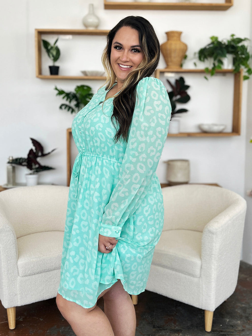 Beautifully Finished Dress in a Timeless Design