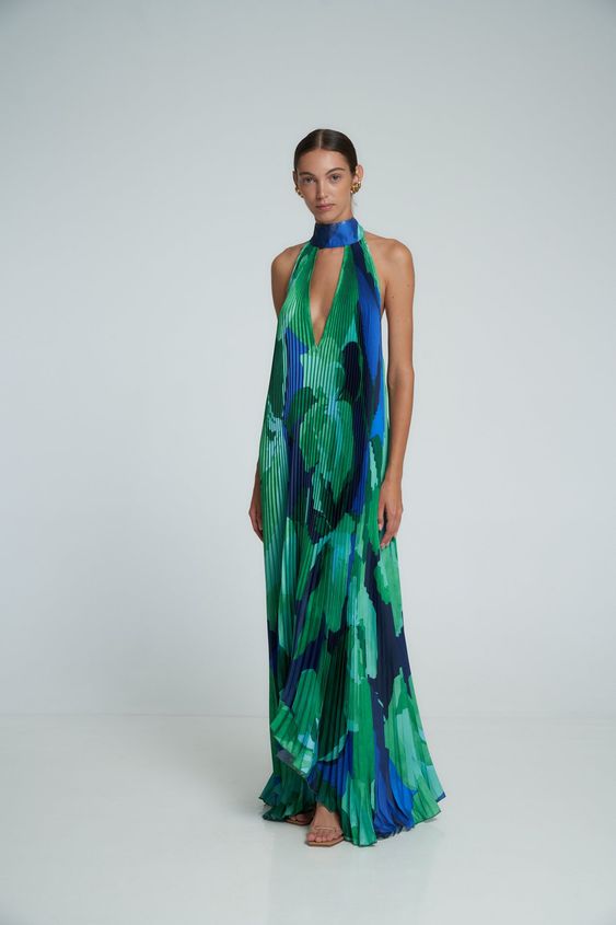 Beautifully Crafted Dress in a Classic Style
