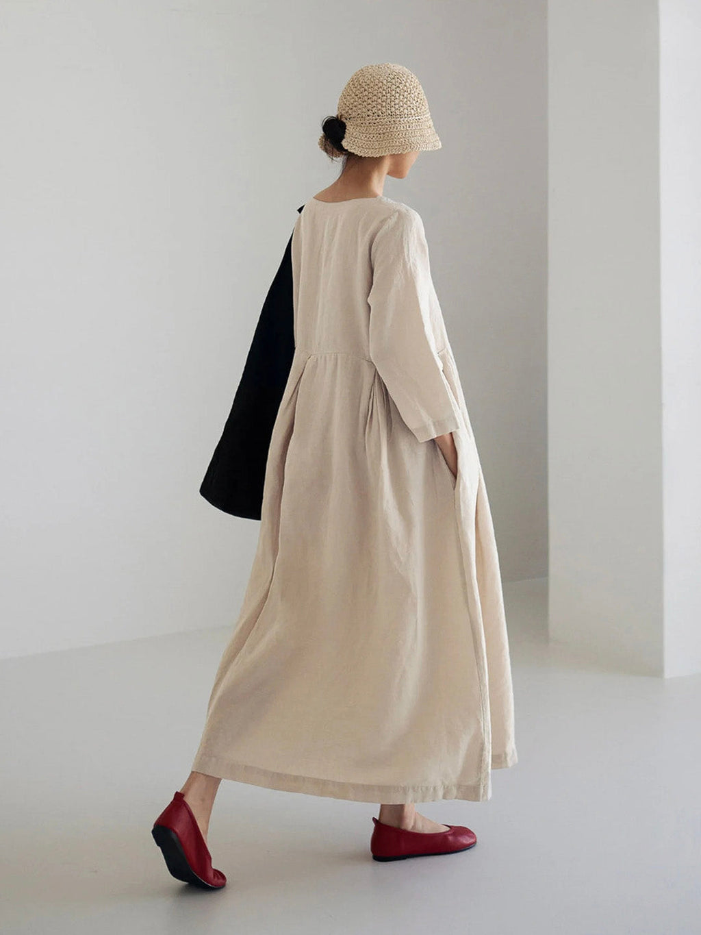 Beautifully Finished Dress in a Timeless Design