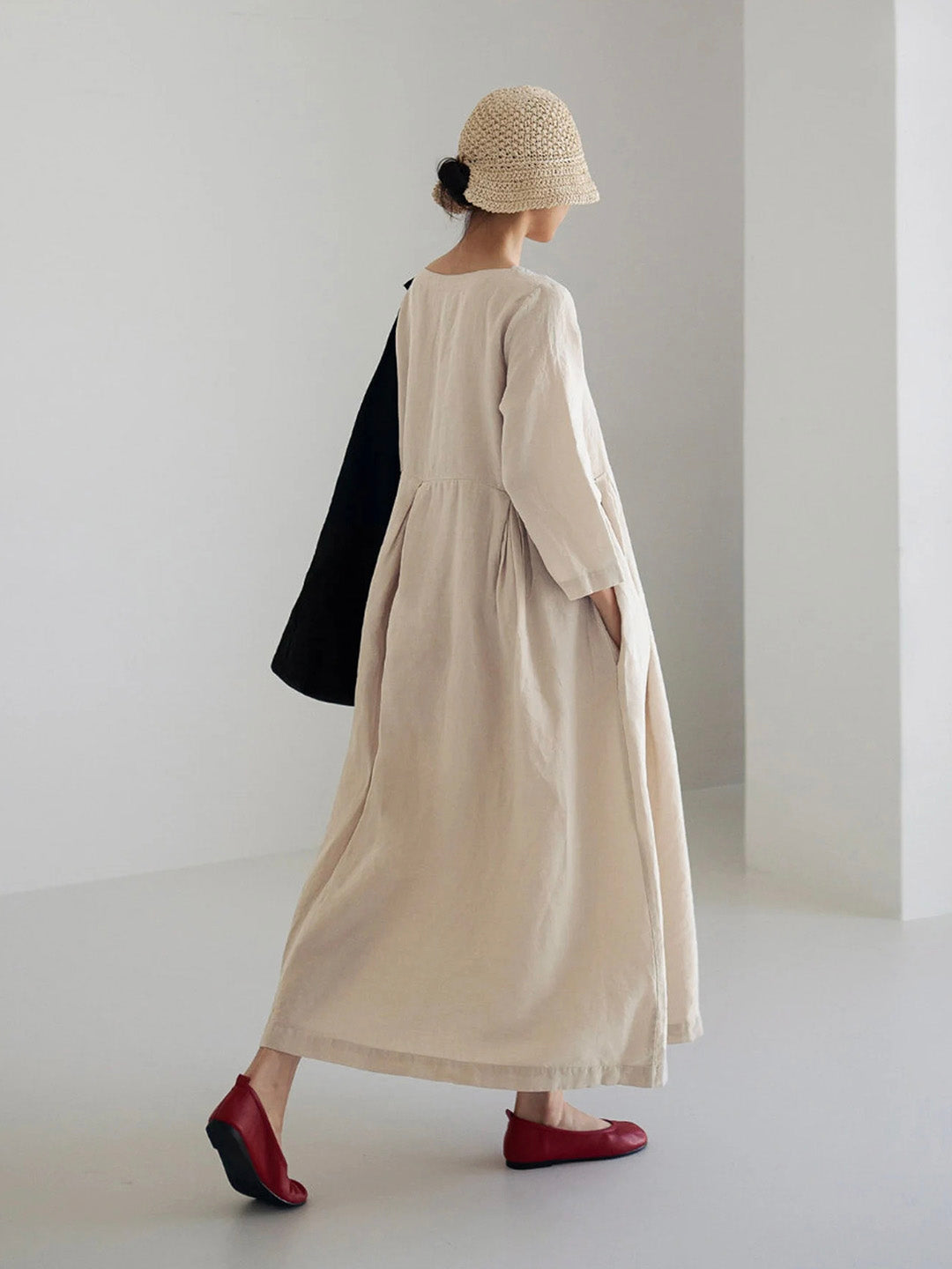 Beautifully Finished Dress in a Timeless Design