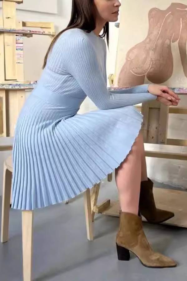 Beautifully Finished Dress in a Timeless Design