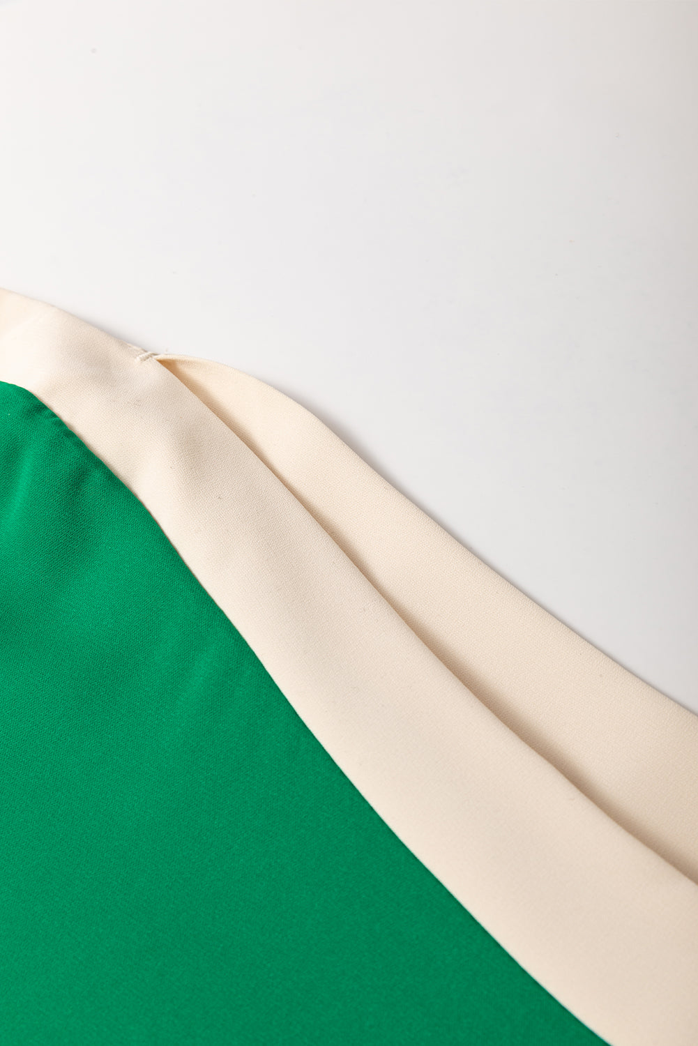 Effortlessly Elegant Blouse with a Timeless Design