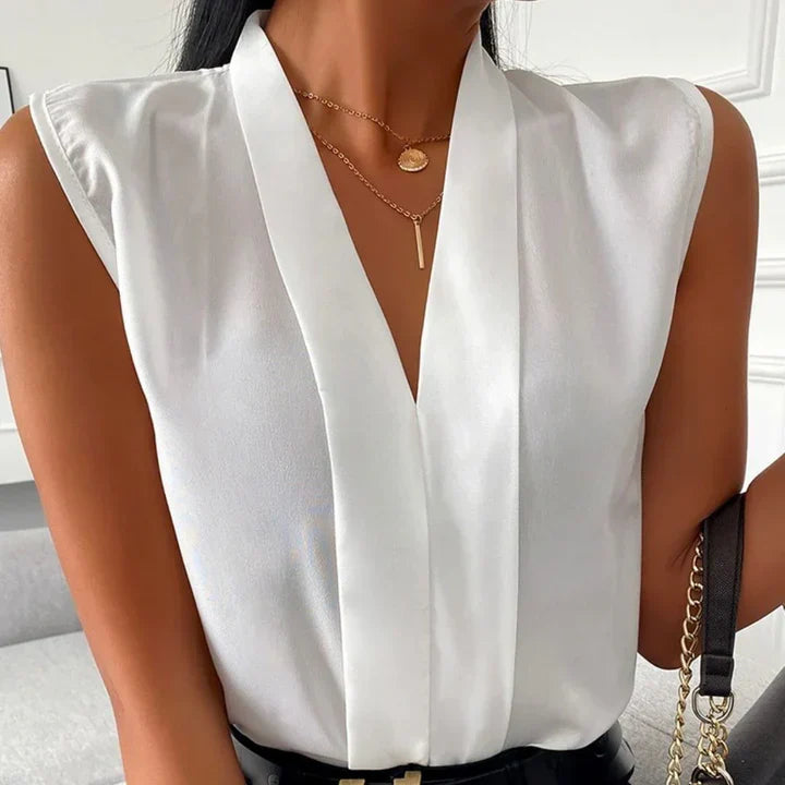 Well Tailored Blouse with a Graceful Silhouette
