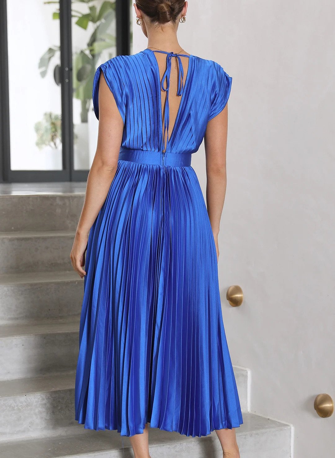Sophisticated Dress with a Clean Classic Look