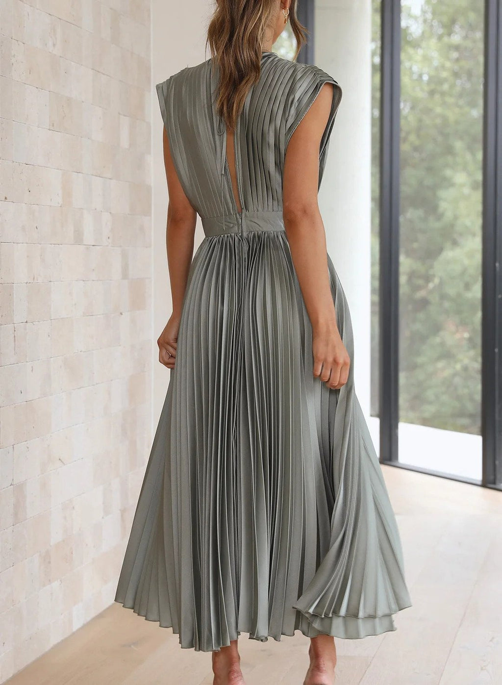 Sophisticated Dress with a Clean Classic Look