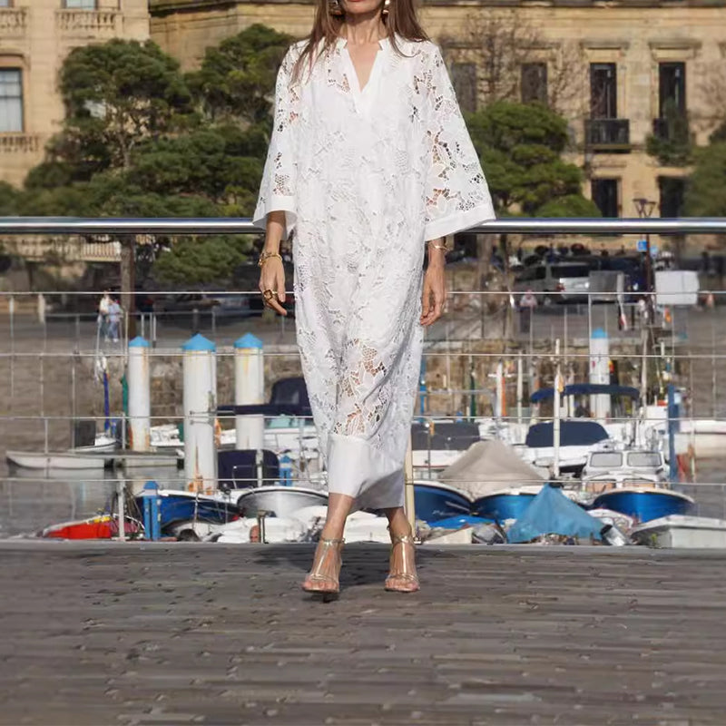 Effortlessly Elegant Dress with a Timeless Design