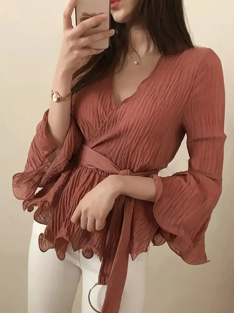 Well Tailored Blouse with a Graceful Silhouette