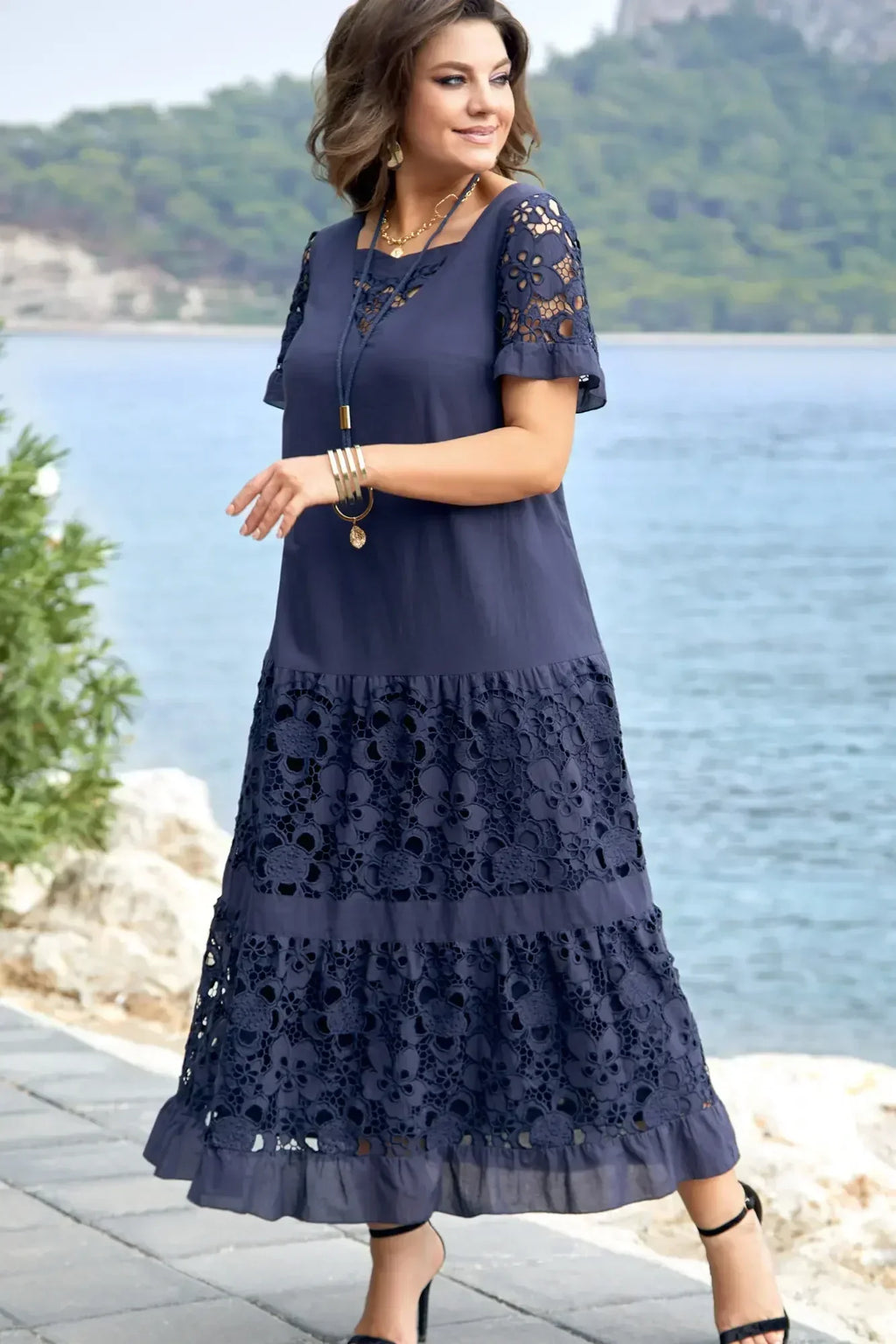 Well Tailored Dress with a Graceful Silhouette