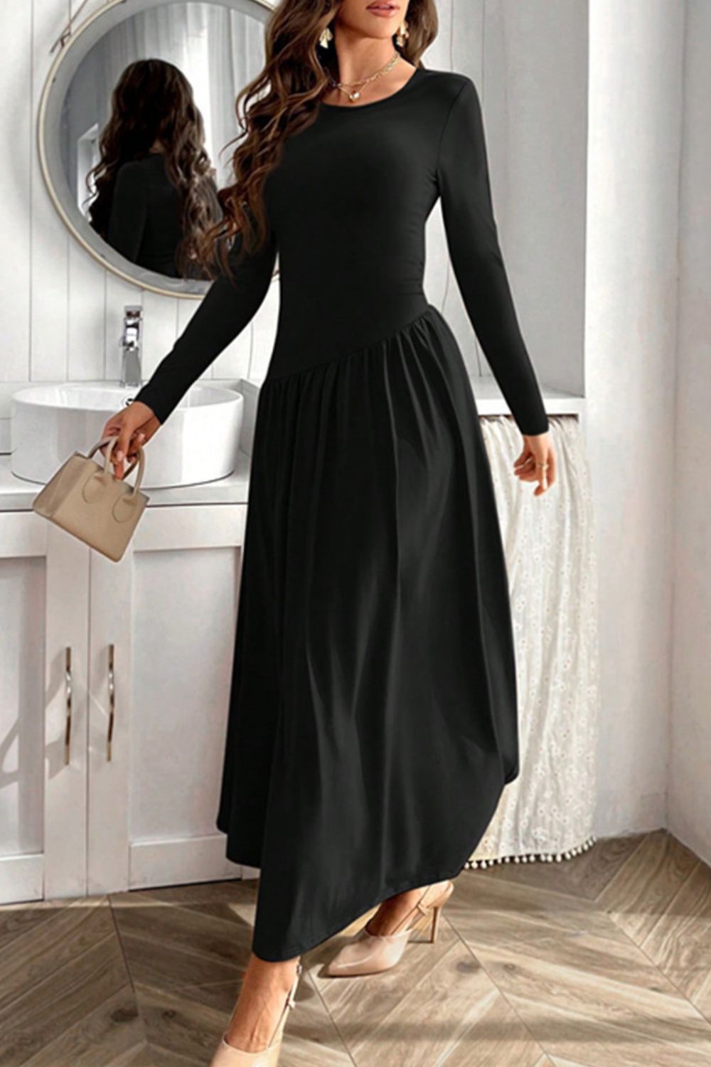 Well Tailored Dress with a Graceful Silhouette