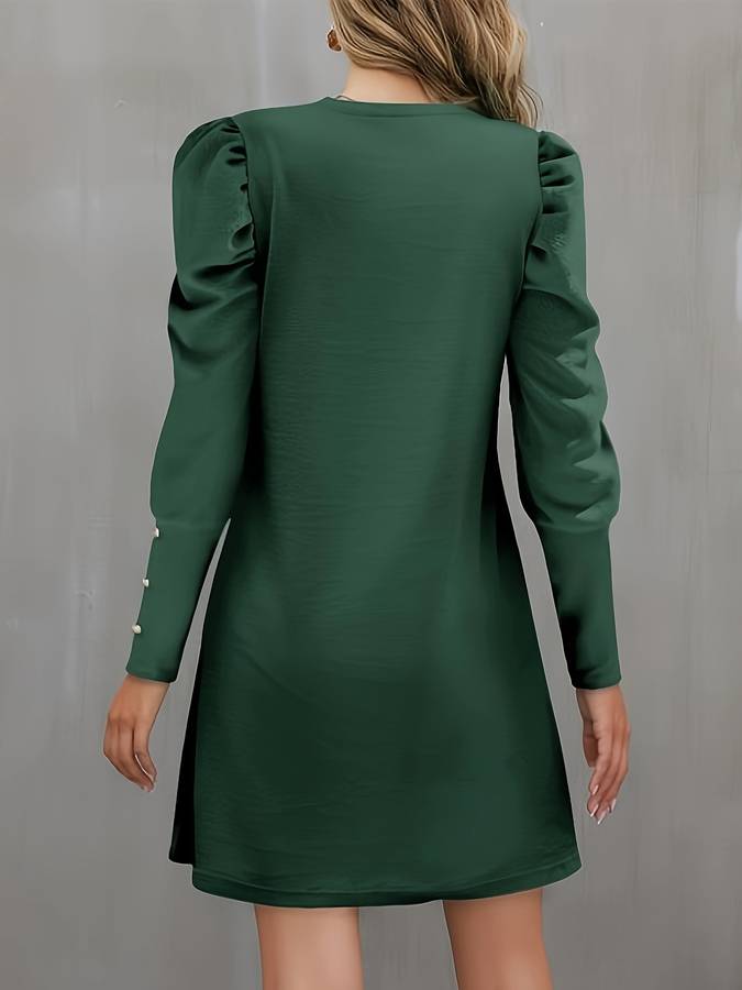 Effortlessly Elegant Dress with a Timeless Design