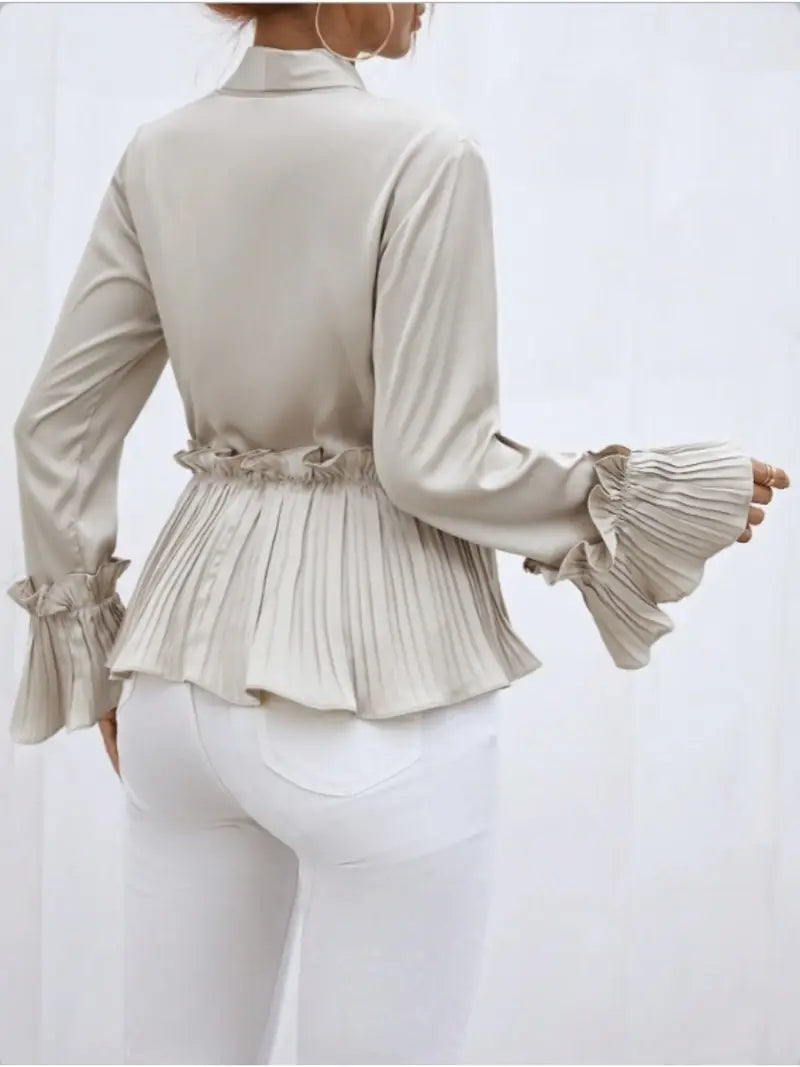 Effortlessly Elegant Blouse with a Timeless Design