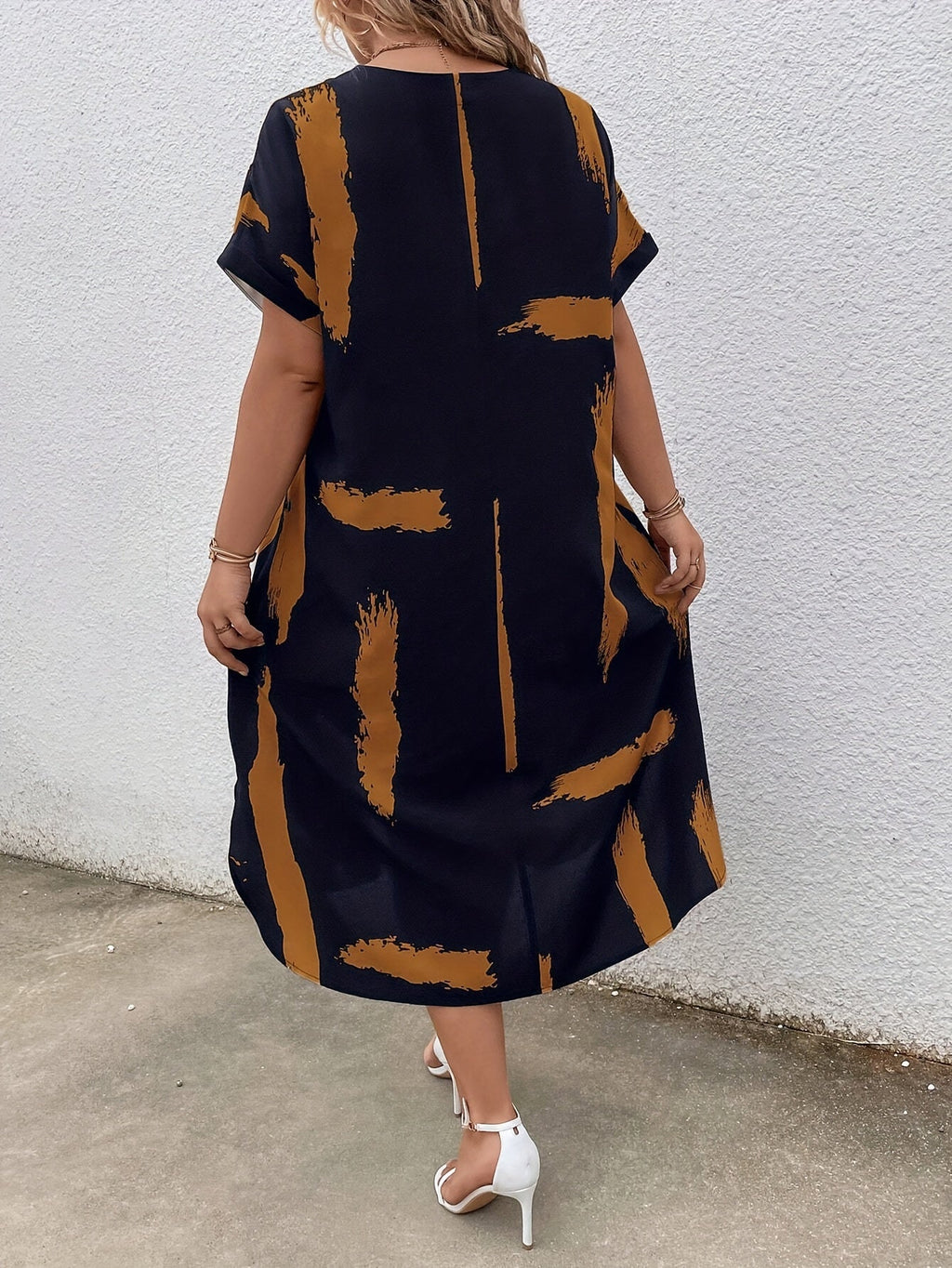Beautifully Crafted Dress in a Classic Style