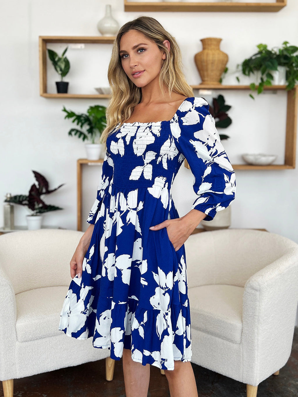 Effortlessly Elegant Dress with a Timeless Design