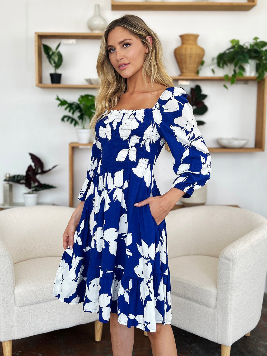 Effortlessly Elegant Dress with a Timeless Design