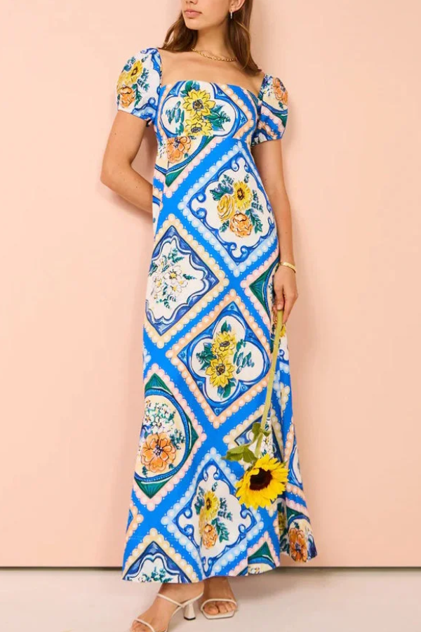 Classic Vintage Dress with a Flattering Fit