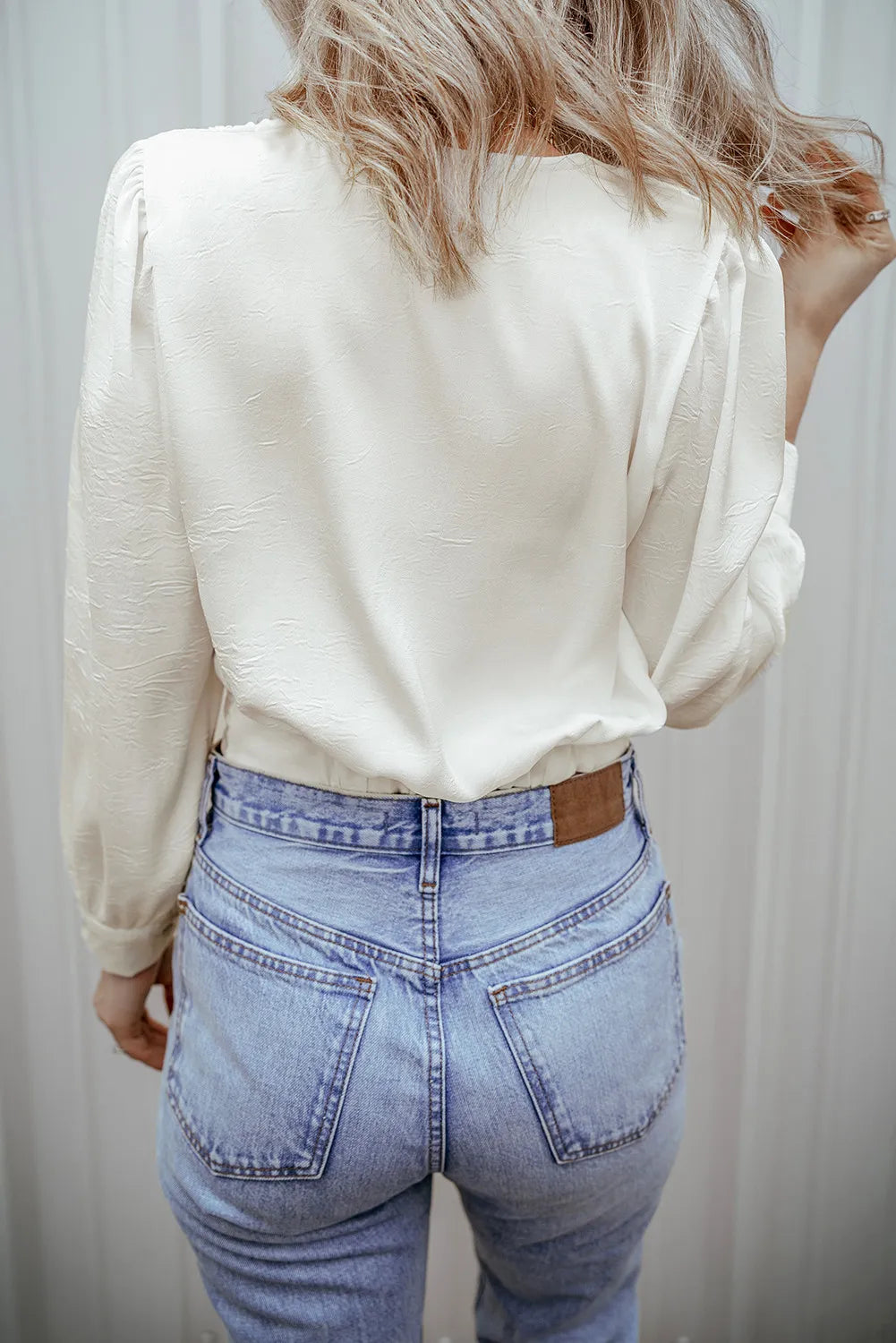 Well Tailored Blouse with a Graceful Silhouette