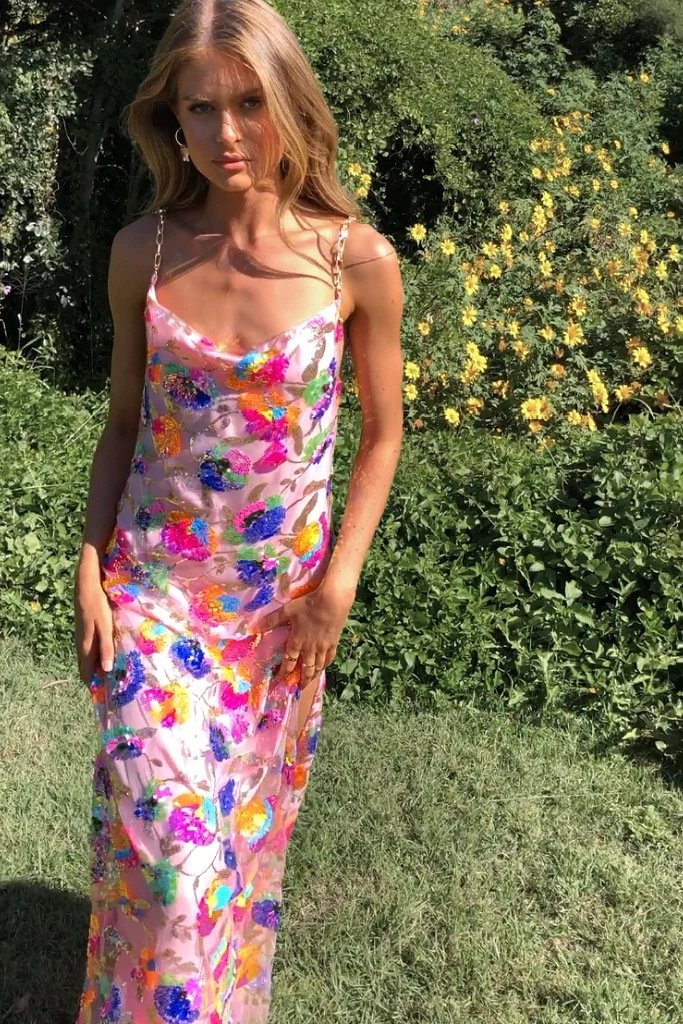 Beautifully Crafted Dress in a Classic Style