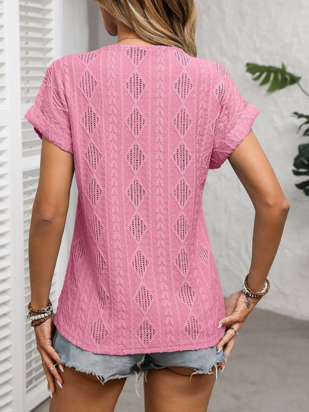 Well Tailored T-Shirt with a Graceful Silhouette
