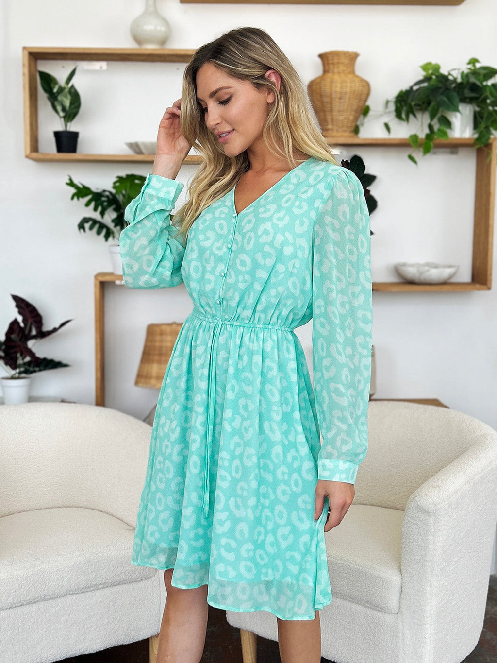 Beautifully Finished Dress in a Timeless Design