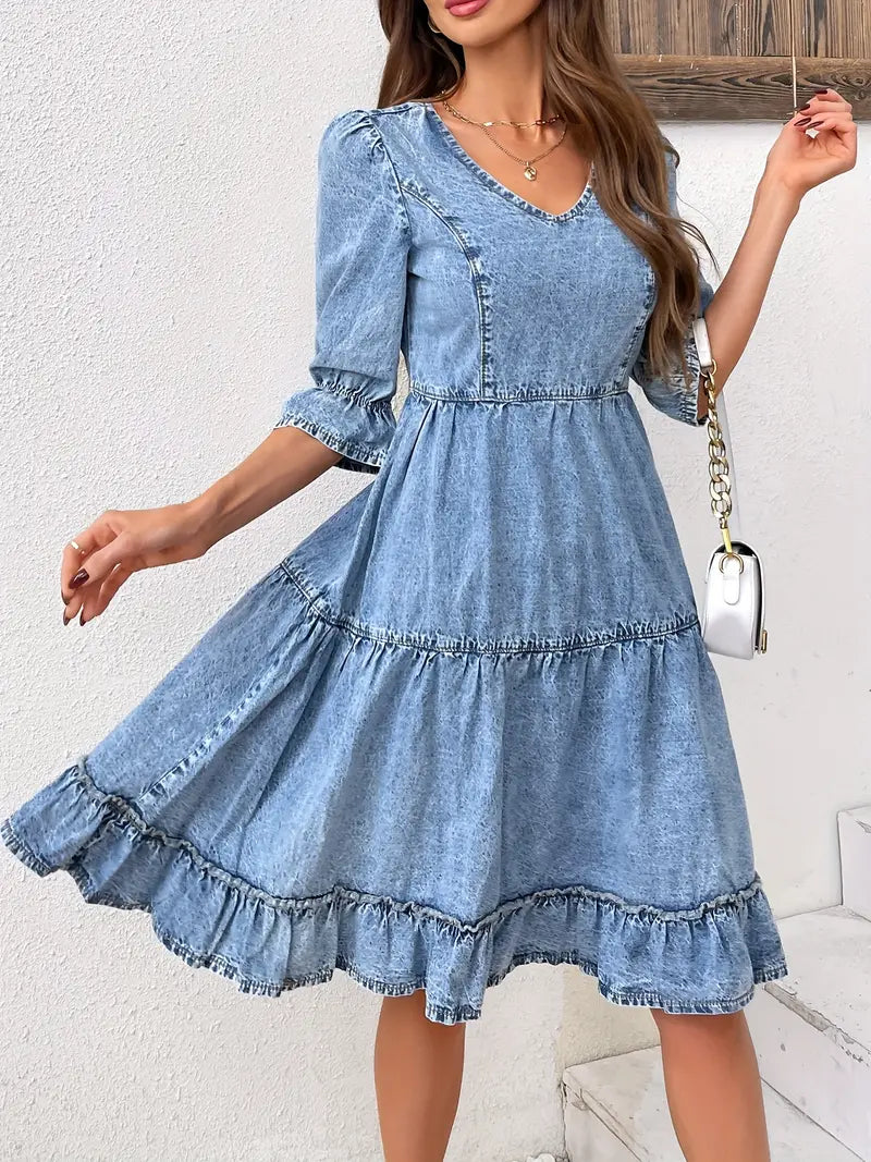 Beautifully Finished Dress in a Timeless Design