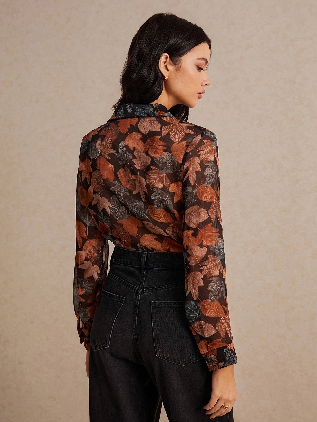 Sophisticated Blouse with a Clean Classic Look