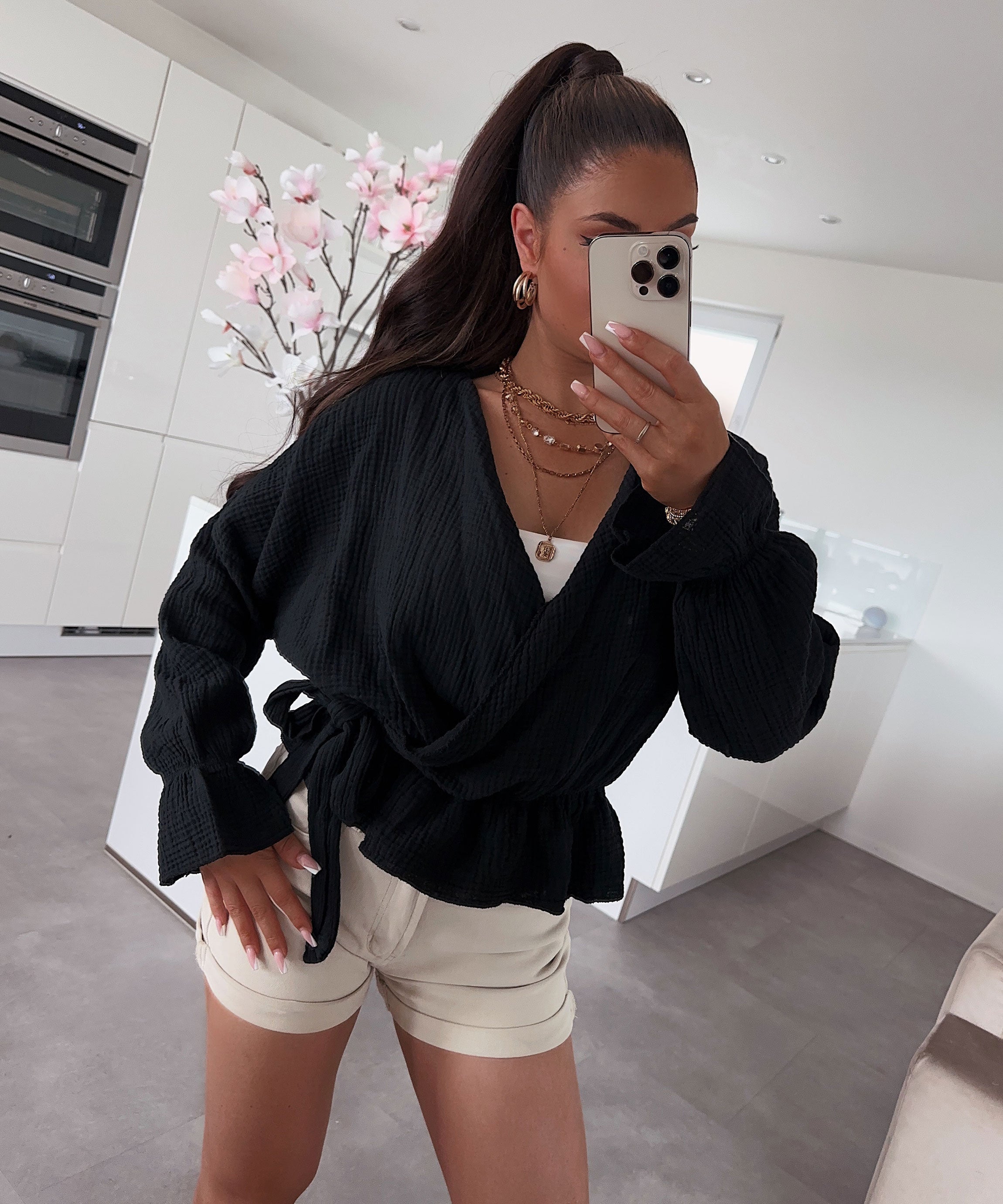 Well Tailored Blouse with a Graceful Silhouette