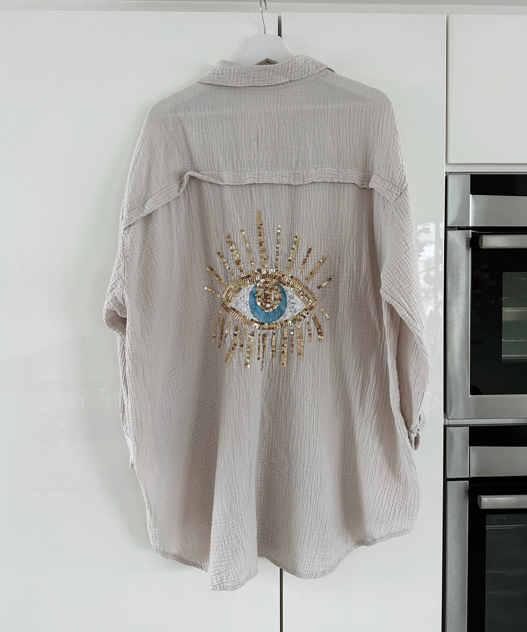 Classic Vintage & Enduringly Stylish Blouse