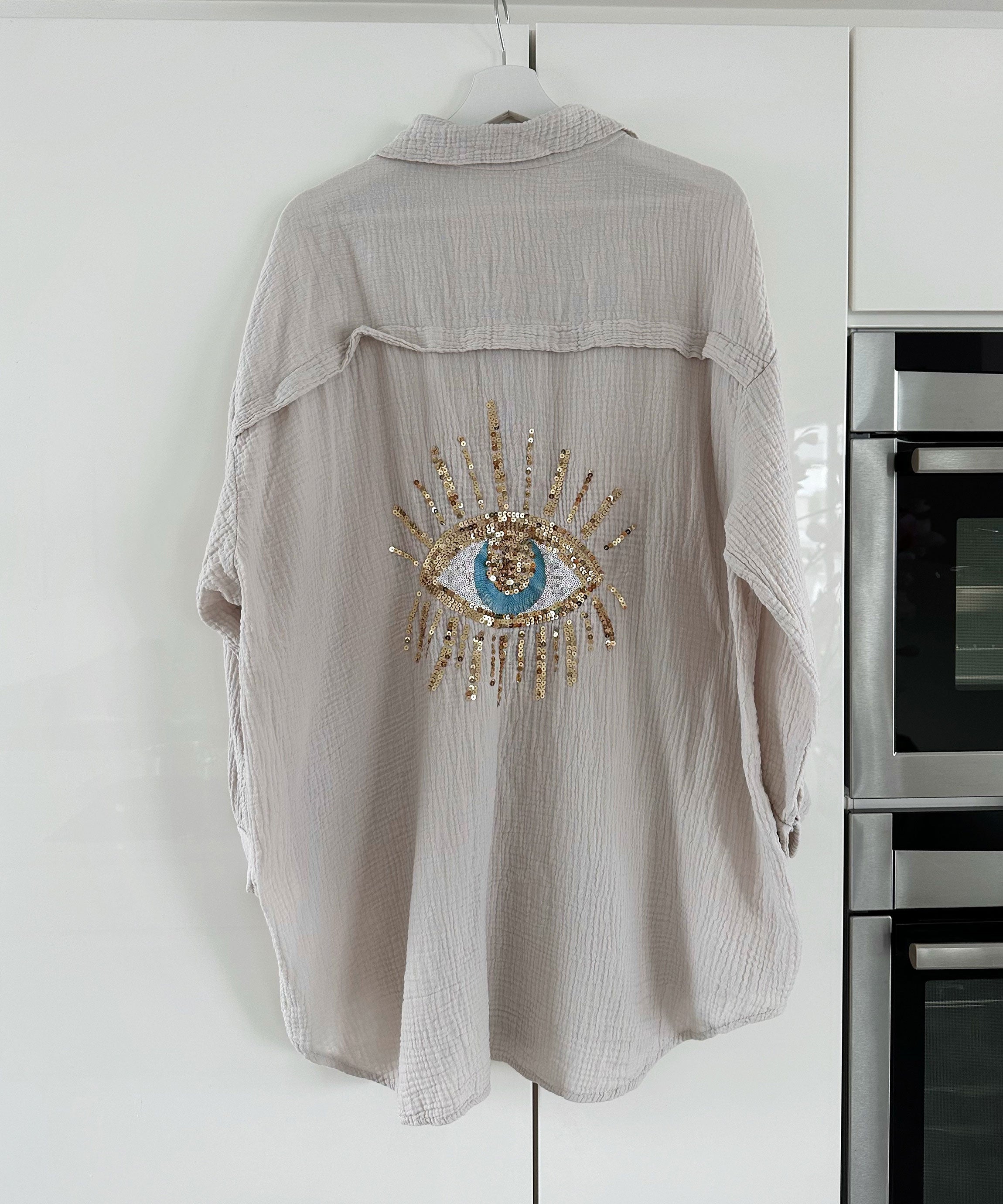 Classic Vintage & Enduringly Stylish Blouse