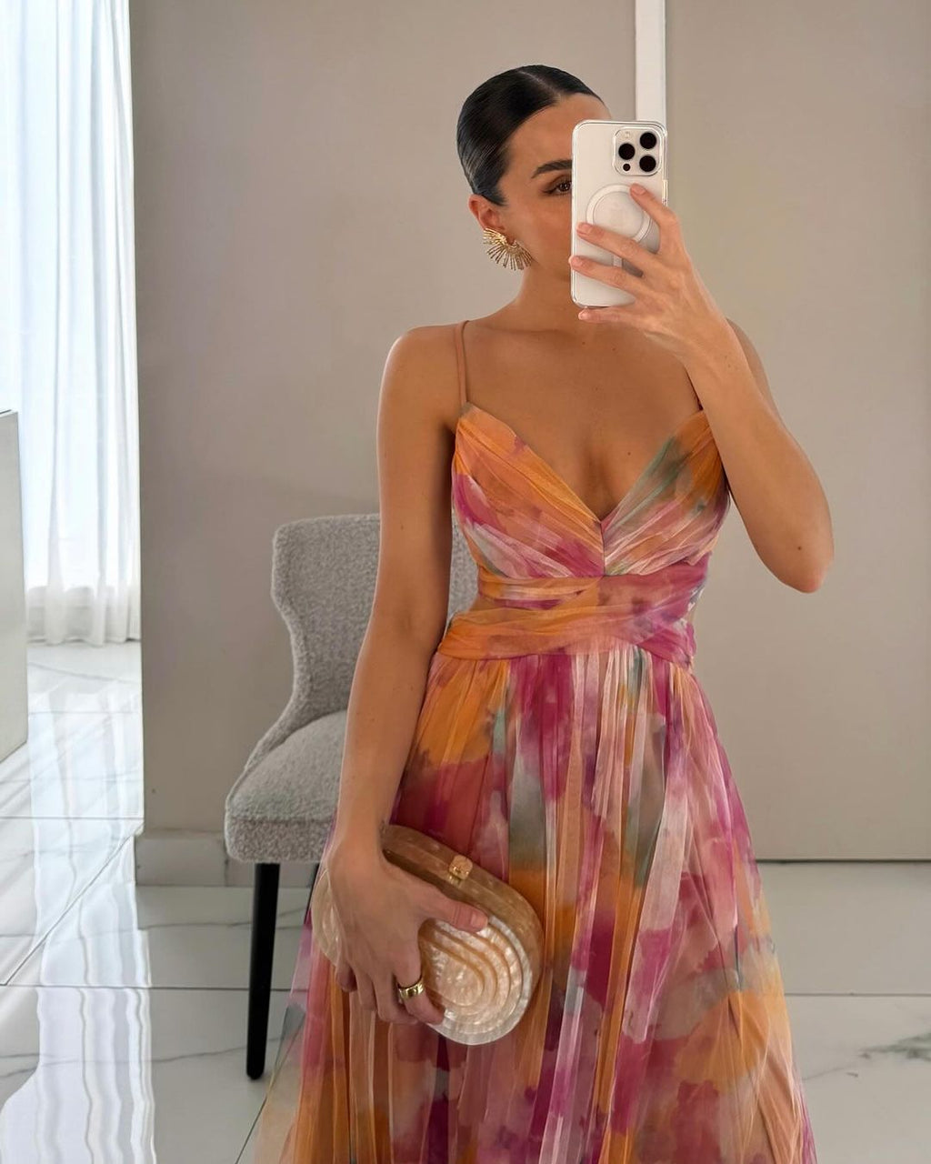 Beautifully Finished Dress in a Timeless Design