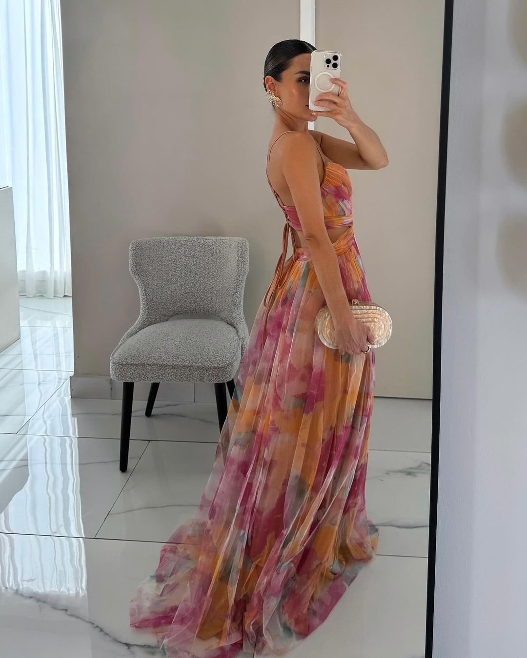 Beautifully Finished Dress in a Timeless Design