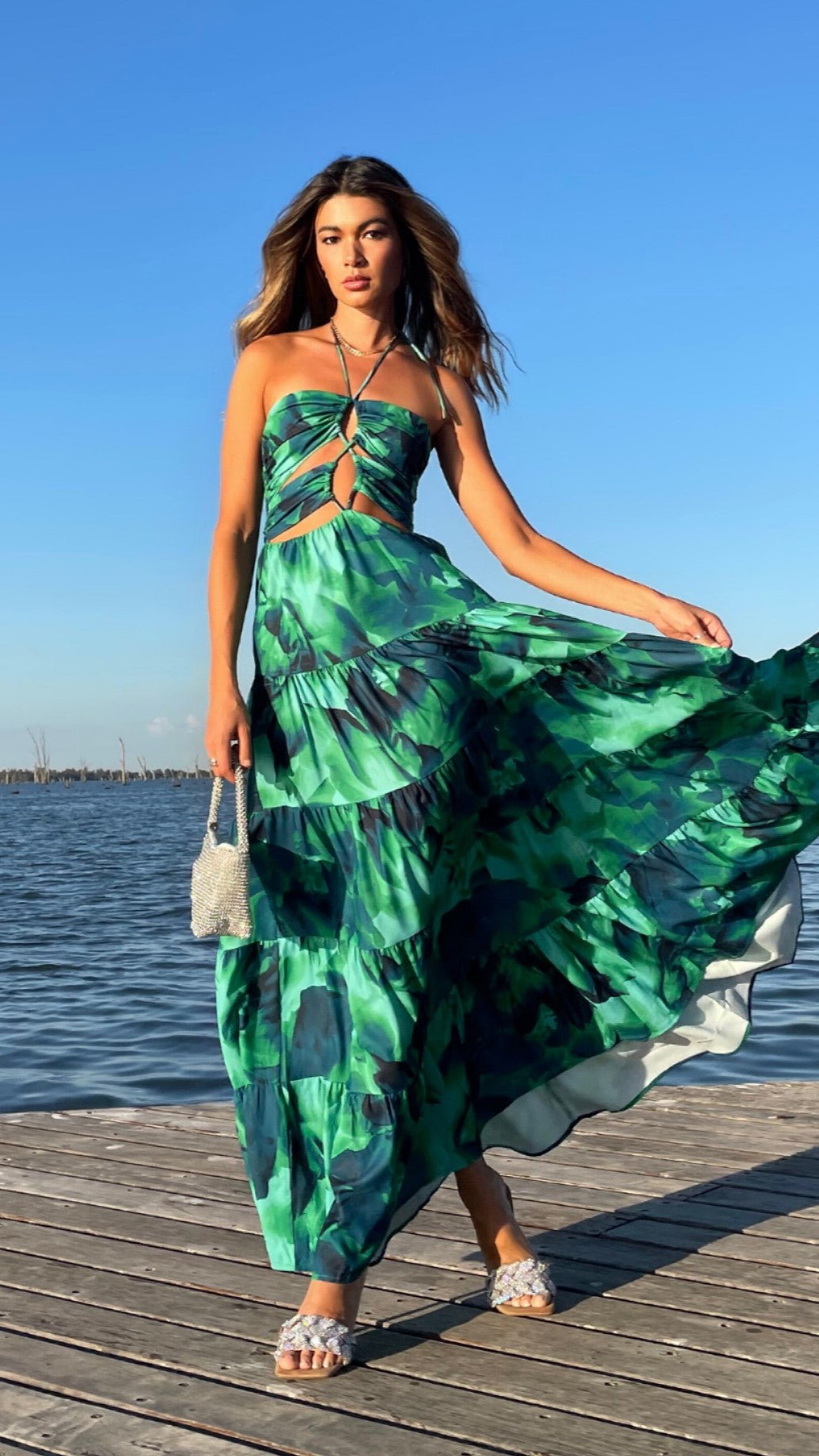 Beautifully Finished Dress in a Timeless Design