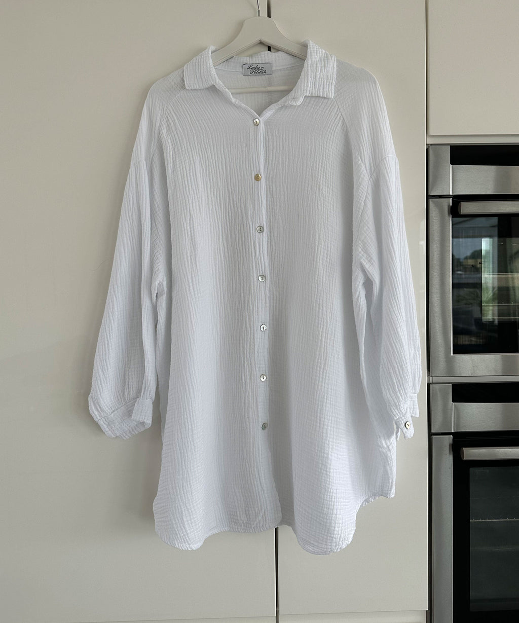 Classic Vintage Blouse with a Flattering Fit