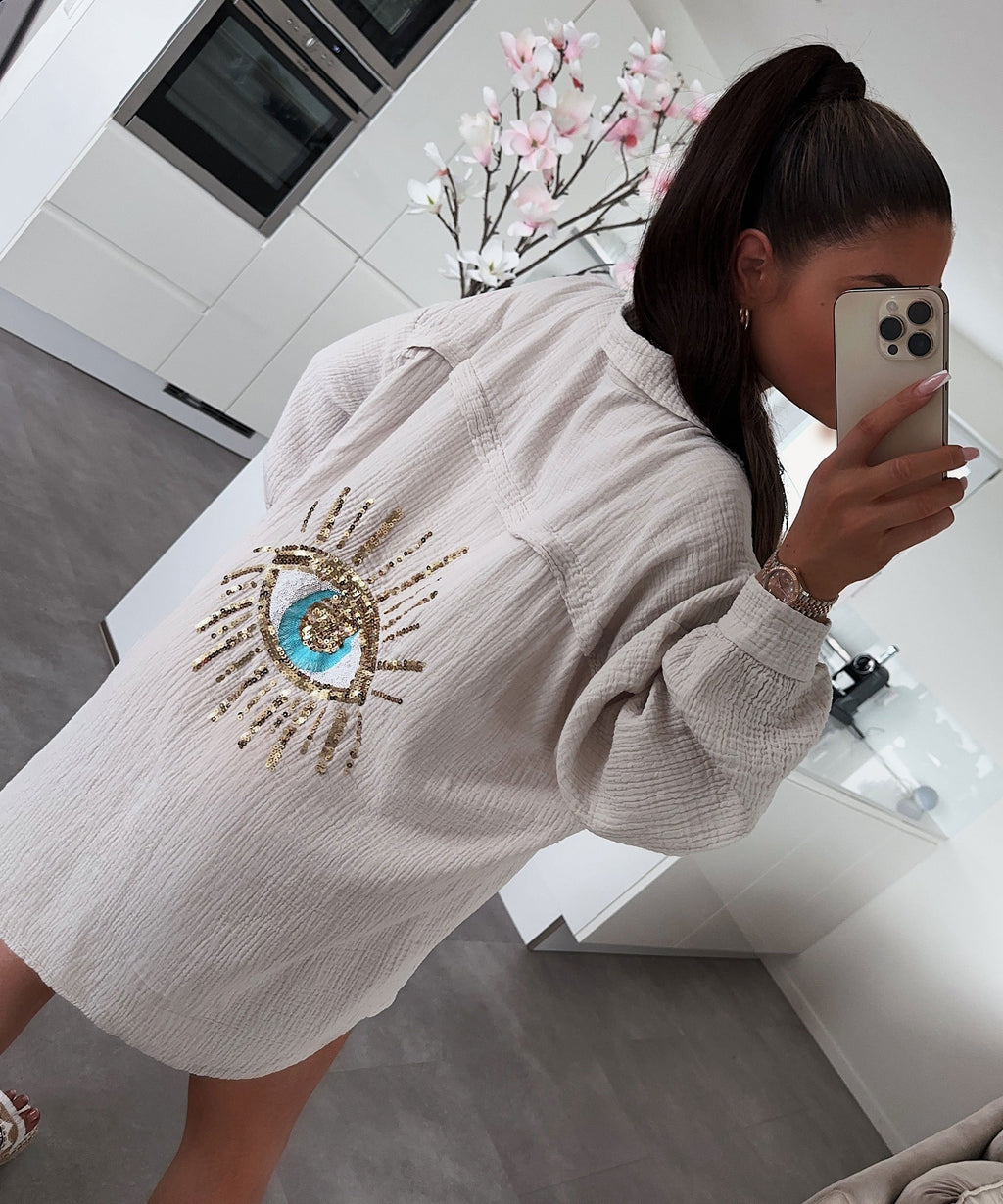 Classic Vintage & Enduringly Stylish Blouse