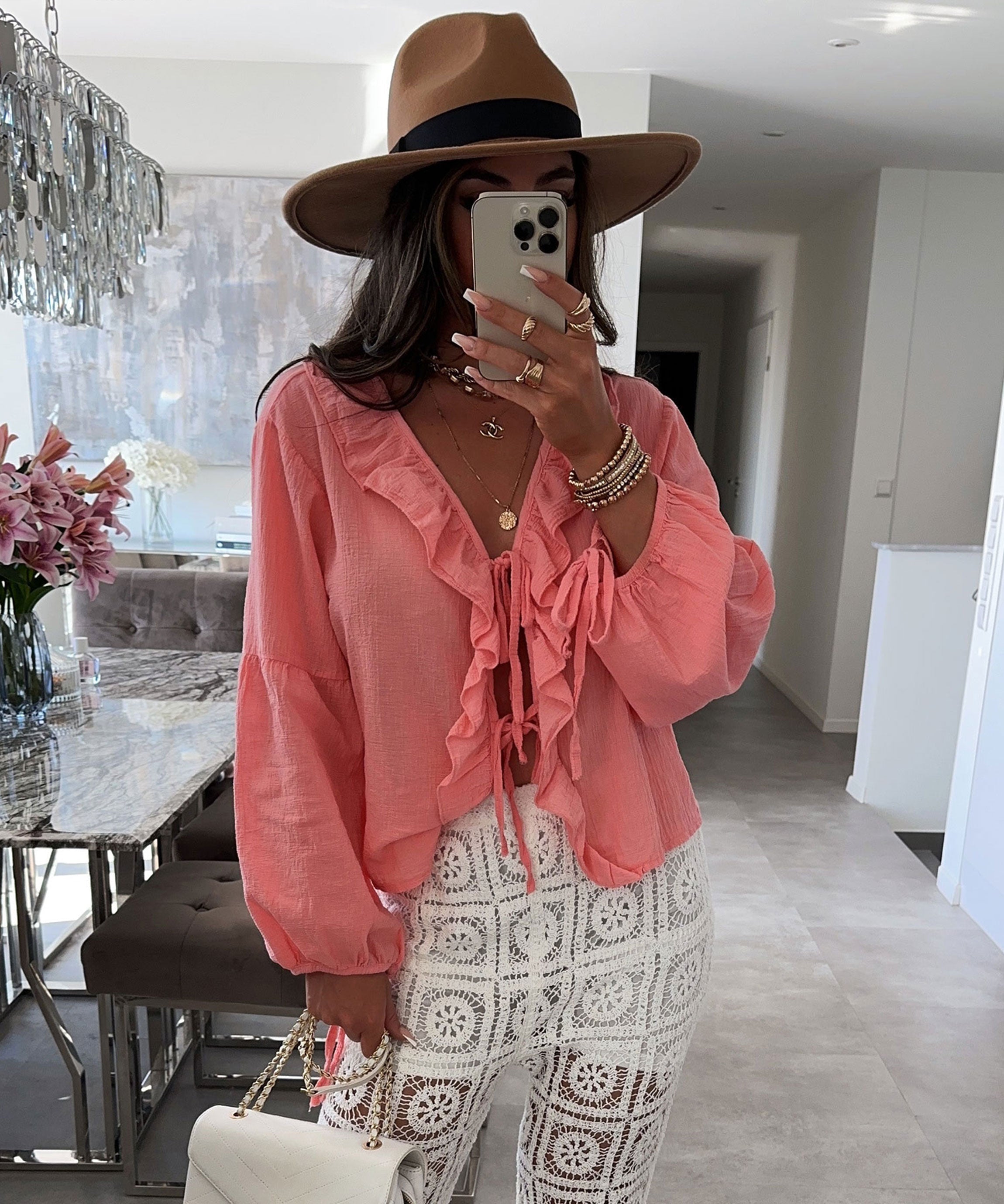 Effortlessly Elegant Blouse with a Timeless Design