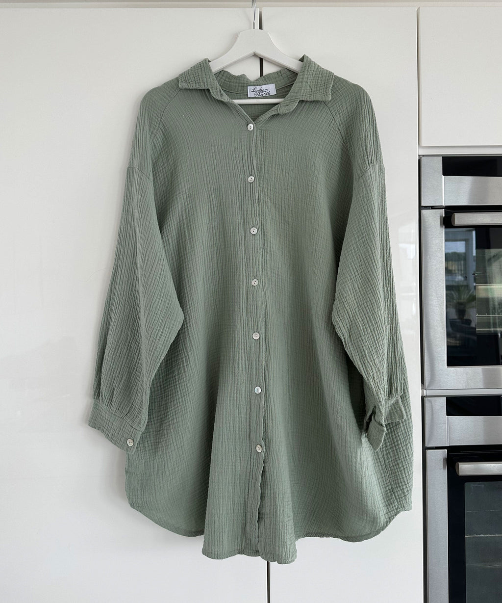 Effortlessly Elegant Blouse with a Timeless Design