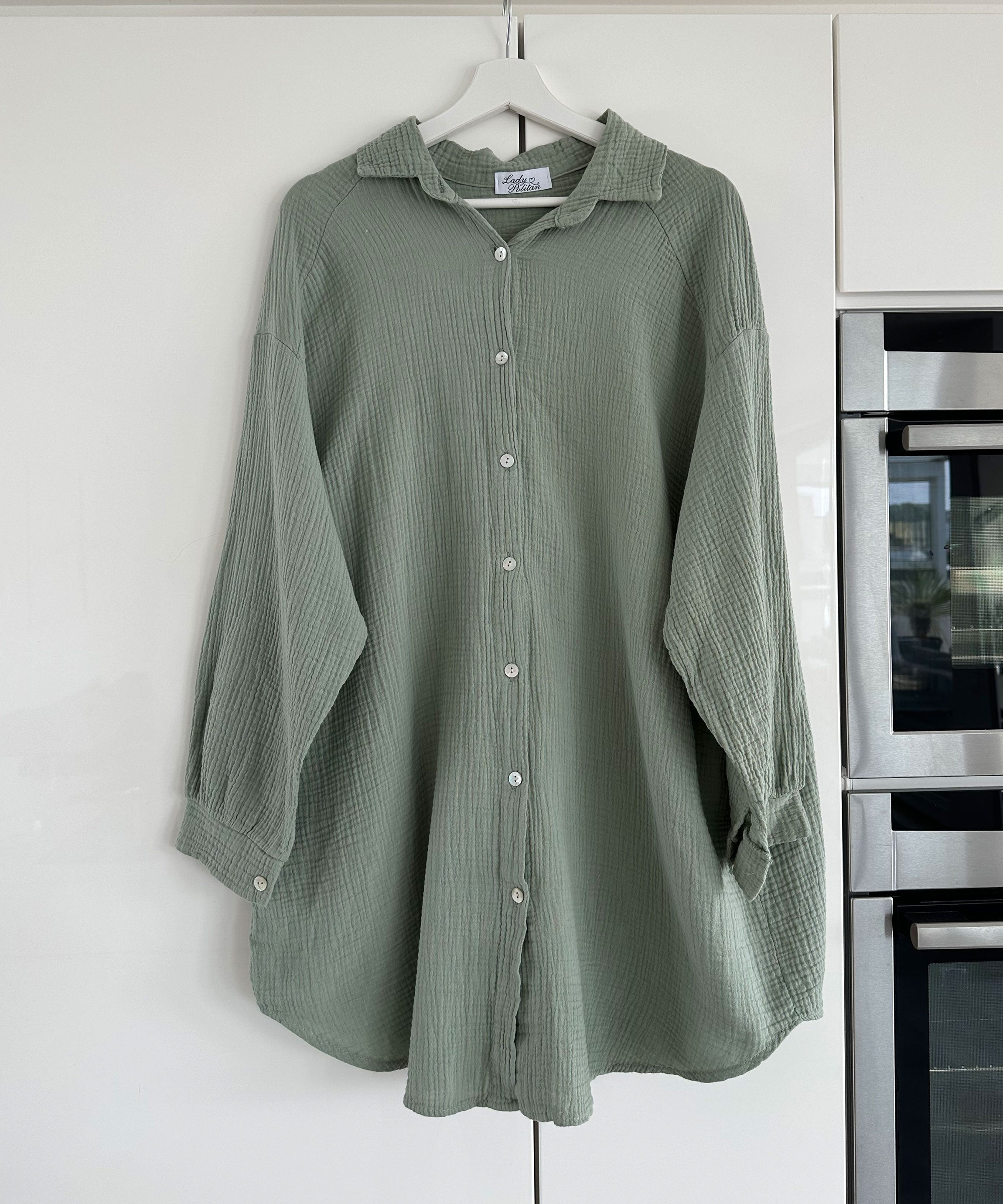 Effortlessly Elegant Blouse with a Timeless Design